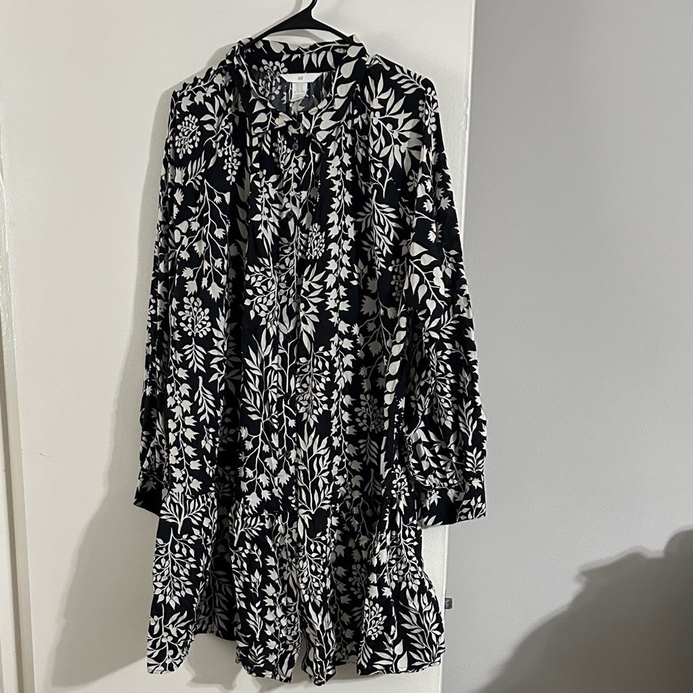 H&M Black and White Floral Long Sleeve Dress